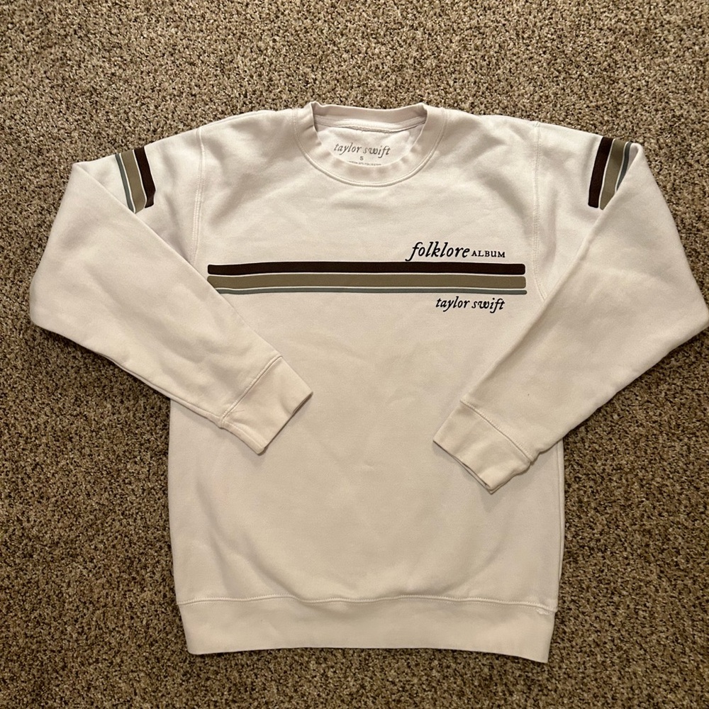 Taylor swift sweatshirt, size Small! Worn twice, excellent condition!